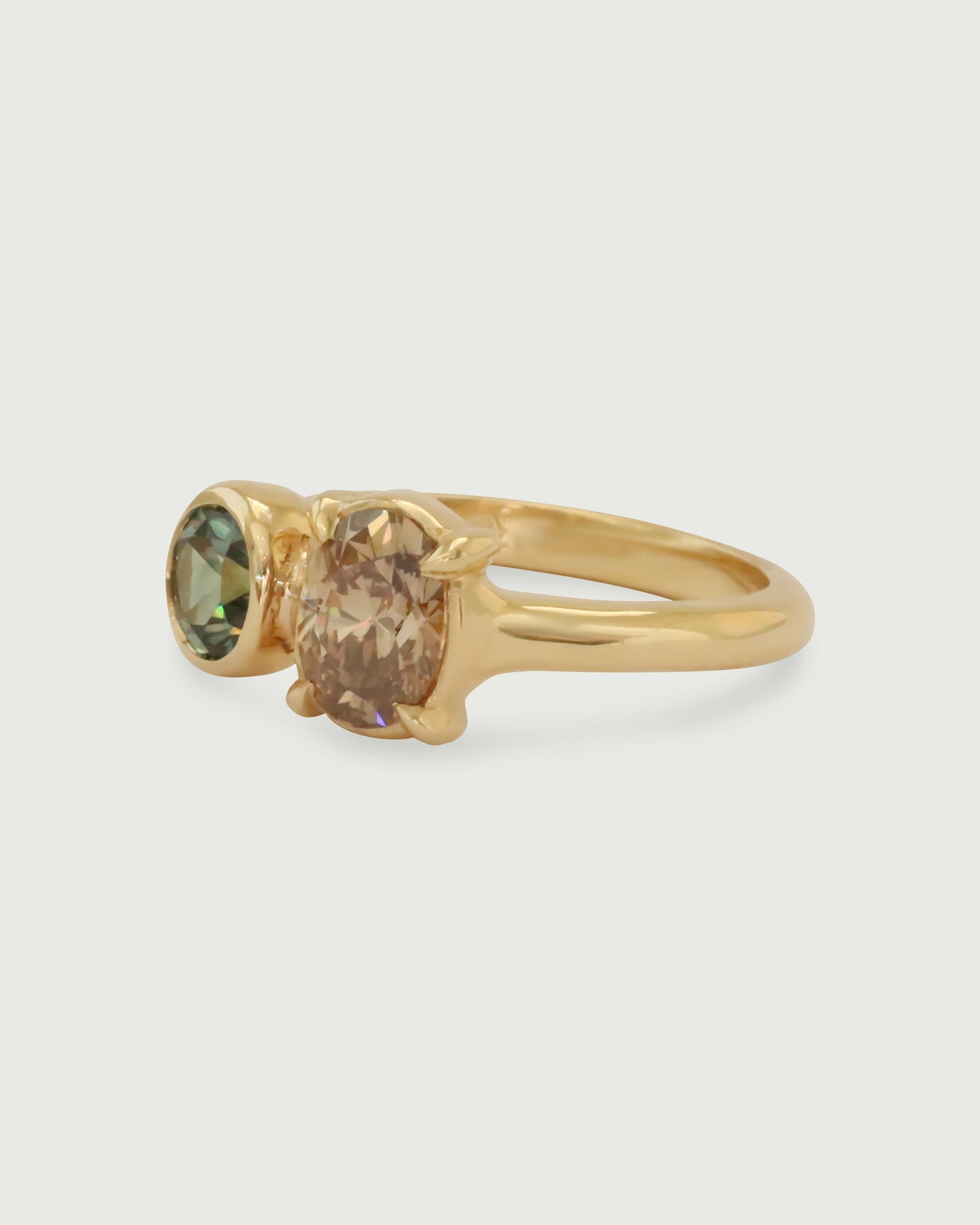 Side view of Champagne Toi Et Moi Ring in 18k yellow gold by Kestrel Dillon Side view of Champagne Toi Et Moi Ring in 18k yellow gold by Kestrel Dillon