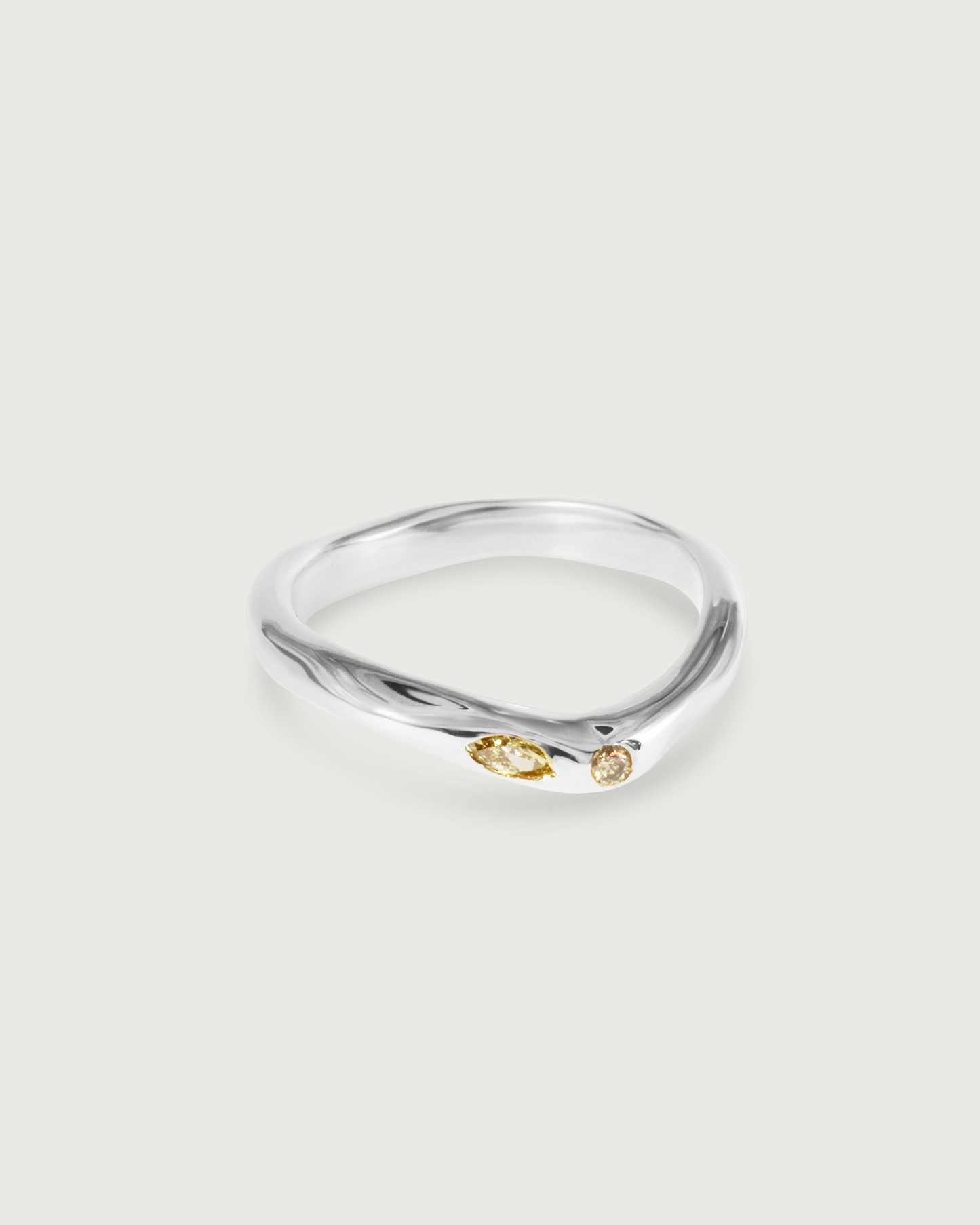 Side view of Root Curve Diamond Band in Platinum Side view of Root Curve Diamond Band in Platinum