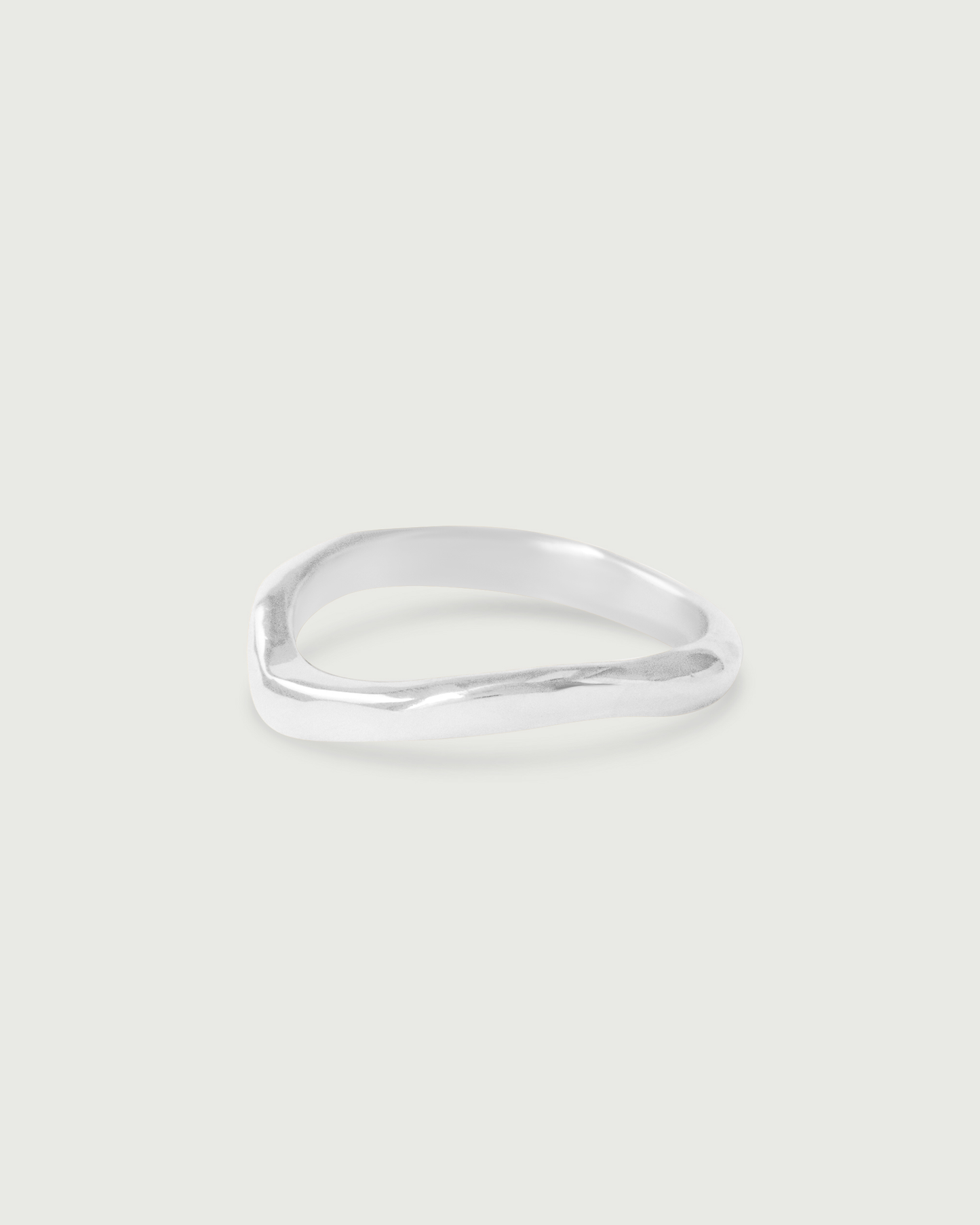 Side view of Root Curve Band in Platinum Side view of Root Curve Band in Platinum