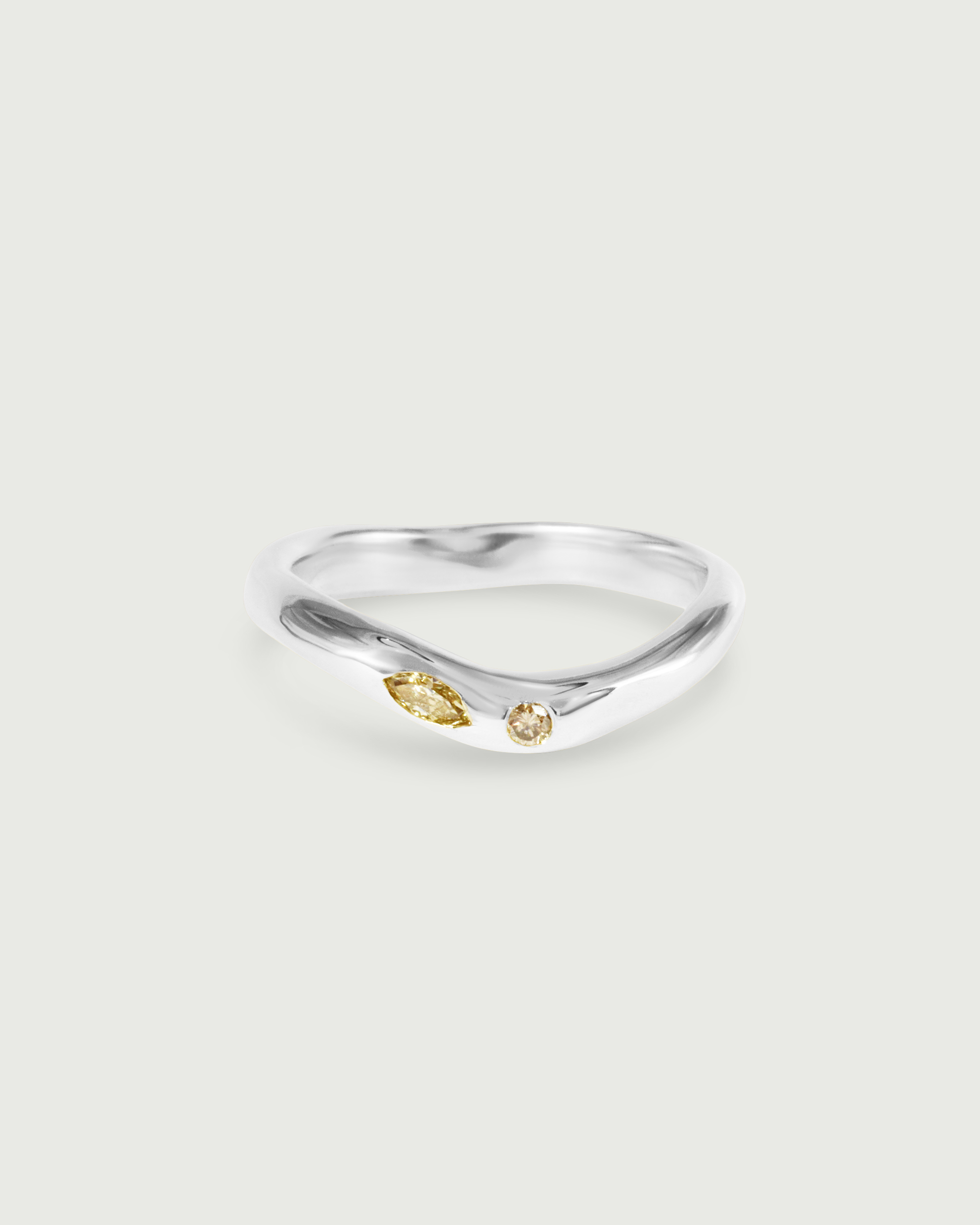 Front view of Root Curve Diamond Band in Platinum