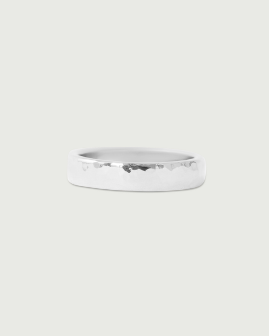 Front view of 4.5mm Hammered Band in Platinum