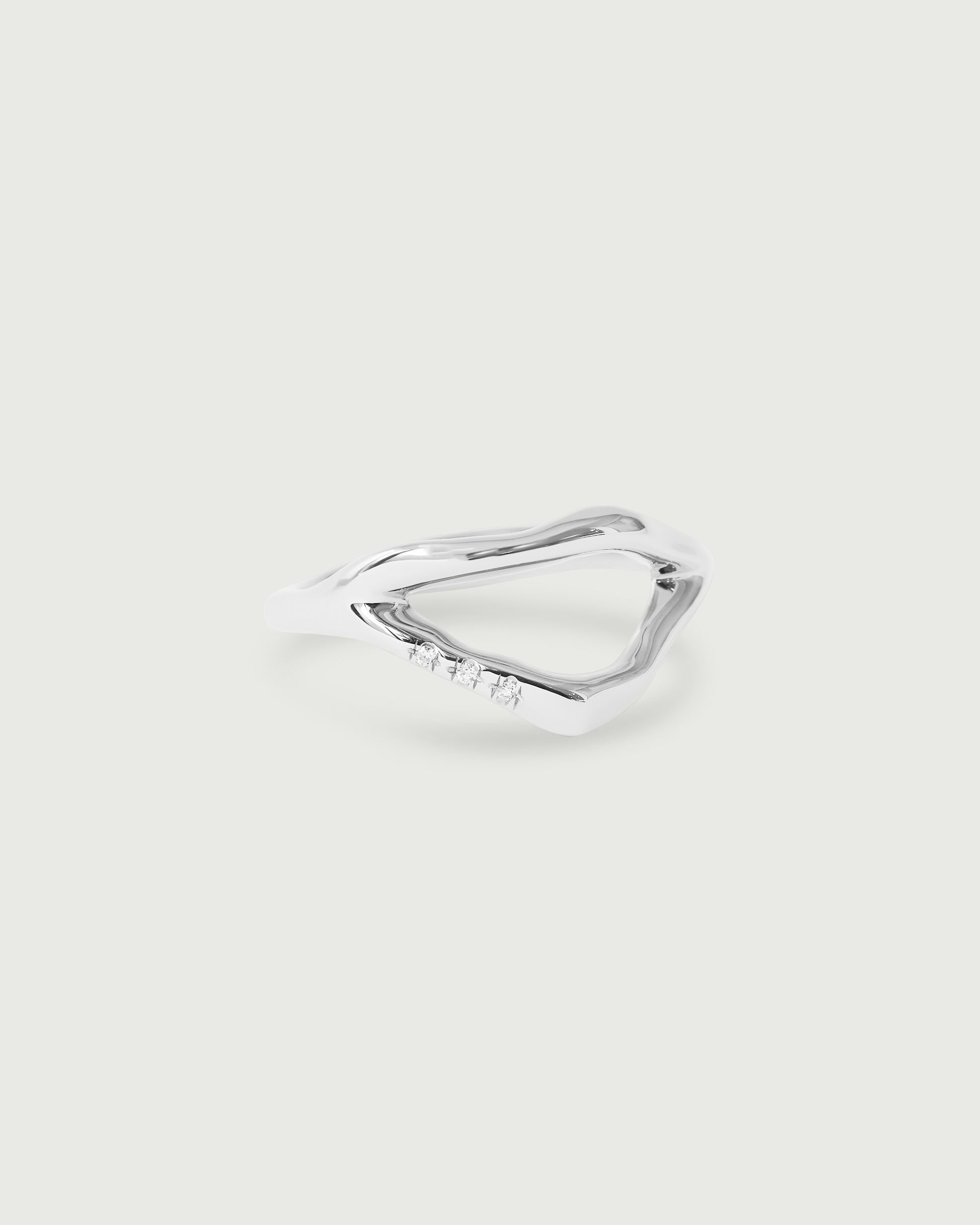 Side view of Split Root Ring in Platinum